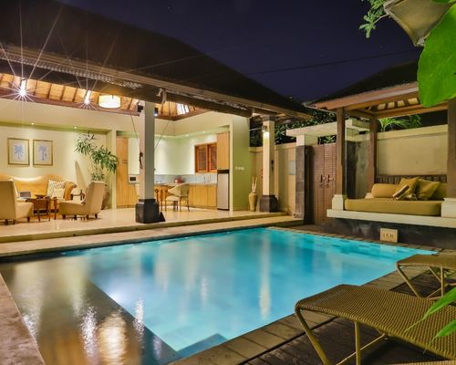 kolam renang villa
